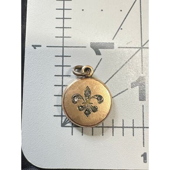 W&H Co antique Victorian gold filled Fleur de Lis rhinestone dainty round locket - Picture 9 of 9